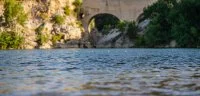 Baignade au pont du Diable, dans les gorges de l'H&eacute;rault