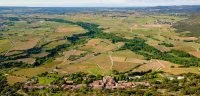 Vue a&eacute;rienne sur le village d'Arboras