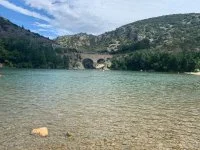 Pont du Diable, plage sur le fleuve H&eacute;rault, spot de baignade