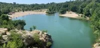 Plage du pont du Diable, vue depuis le pont, dans les gorges de l'H&eacute;rault
