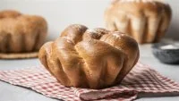 homemade-sweet-bread-front-view &copy; freepik