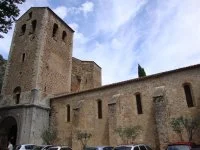 Saint-Guilhem-le-D&eacute;sert_(H&eacute;rault,_Fr)_&eacute;glise,_place_de_la_Libert&eacute;,_vue_lat&eacute;rale &copy; OTISGVH