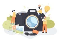 Huge camera and tiny people taking pictures &copy; Magnific