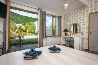 Chambre le Petit Mas pour 4/6 personnes_1 &copy; Domaine de l'Aise