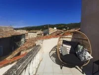 terrasse avec vue sur les toits et collines &copy; Monika Schleifenbaum