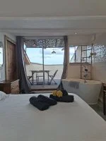 Chambre 1 avec vue &copy; Carceller