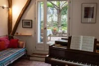 Salon/Piano &copy; La Glycine