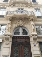 Restauration d'une façade Haussmannienne à Montpellier rue Jean Moulin © Frédéric Matan