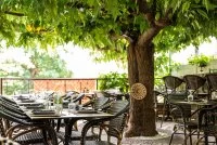 restaurant &copy; petit jardin