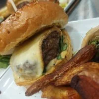 burger &copy; Le p'tea coffe